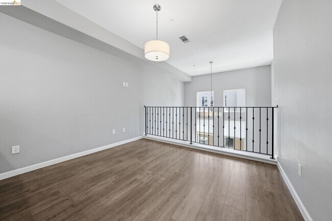 Building Photo - 817 Estancia Ter