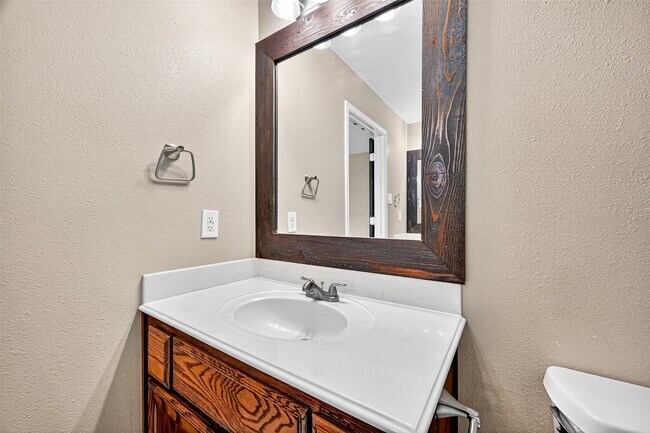 Building Photo - 926 Seabourne Meadow Dr