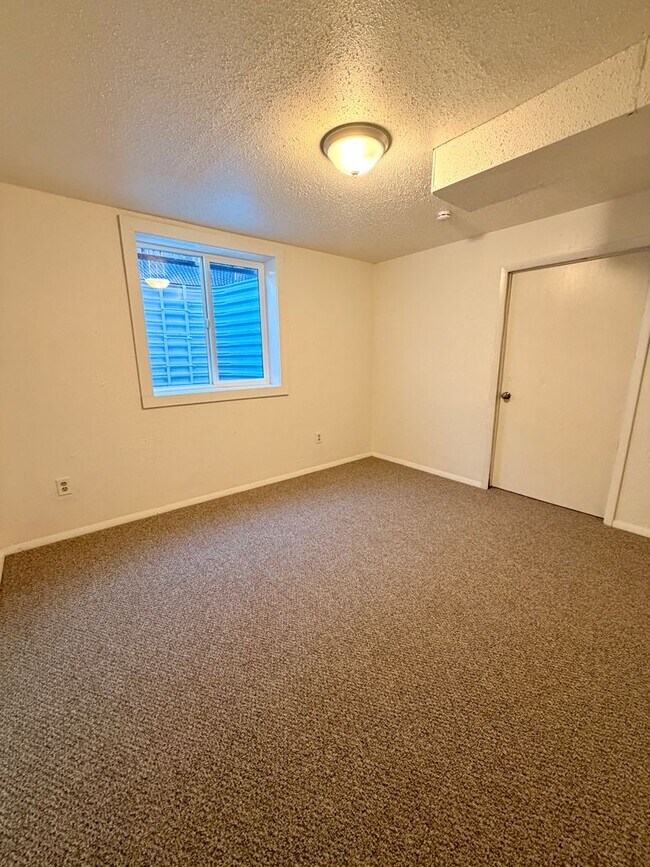 Building Photo - Lovely 5-bedroom, 2¾-bath home located in the heart of Old Town Firestone!