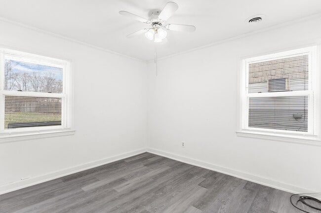 Building Photo - 368 Erskine Ave