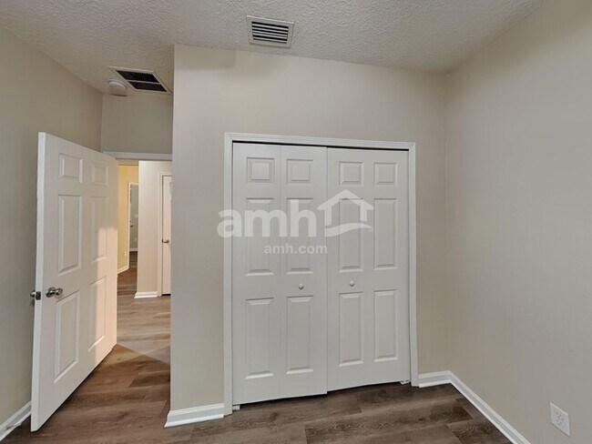 Building Photo - 500 Glendale Ln