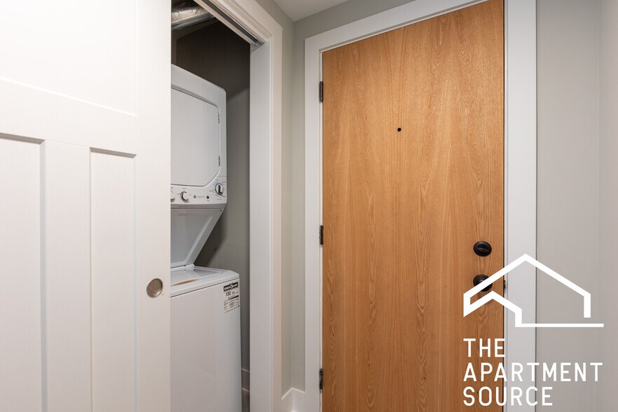 Building Photo - 1135 Oak Ave