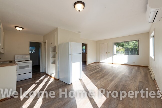 Building Photo - Cozy Clean and Quiet Home with Yard & Offi...