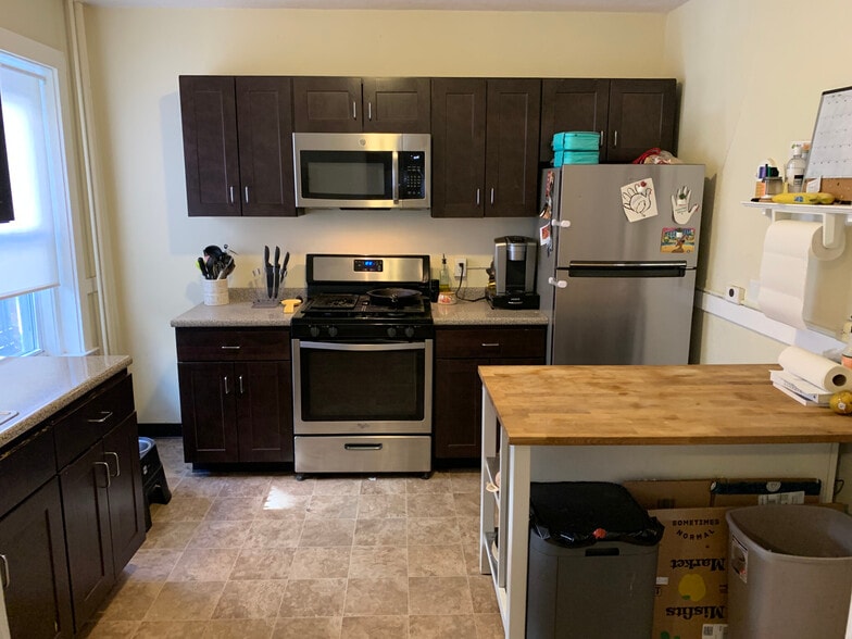 Building Photo - 216C South St