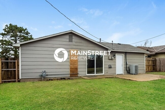 Building Photo - 3 Bedroom Pet-Friendly Home in Oklahoma City, OK with Main Street Renewal