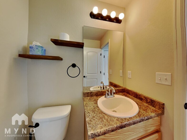 Building Photo - 6365 San Mateo Dr