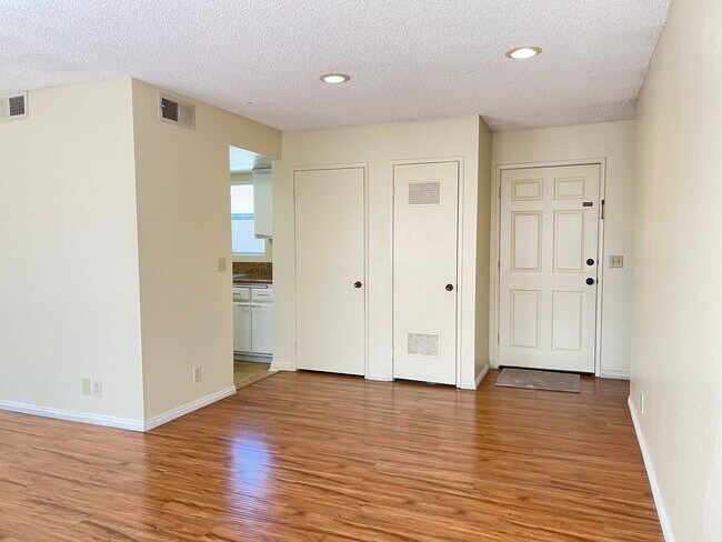 Building Photo - 361 S Arroyo Dr
