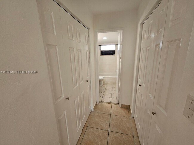 Building Photo - 441 NE 195th St