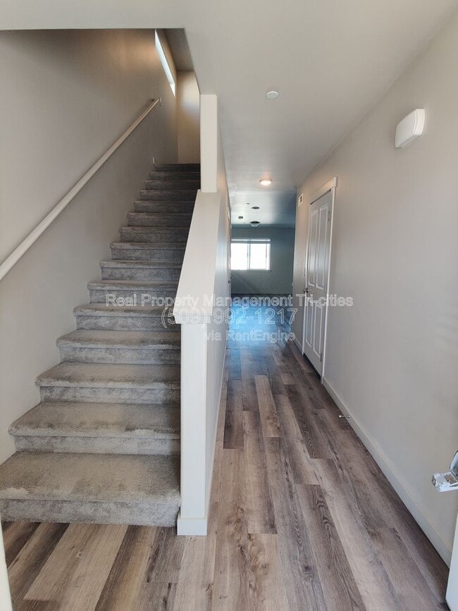 Building Photo - 5748 W Albany Pl
