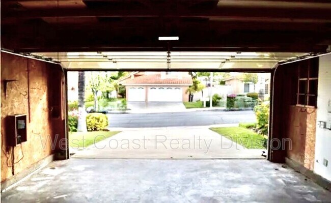 Building Photo - 27573 Dandelion Ct