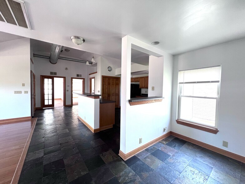 Building Photo - 1400 College Ave