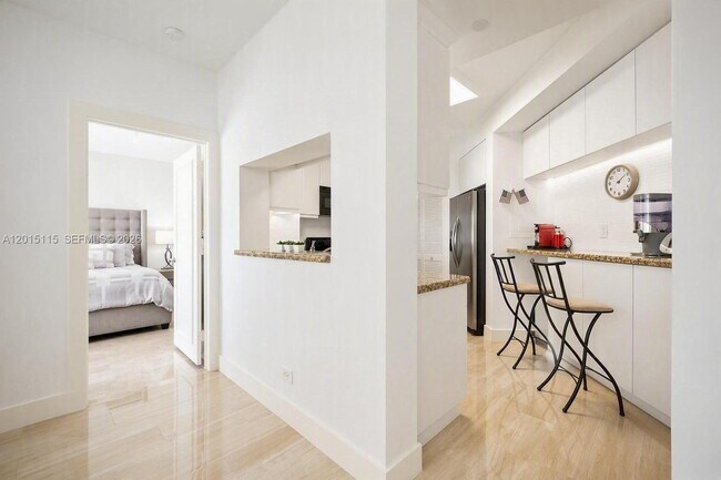 Building Photo - 888 Brickell Key Dr