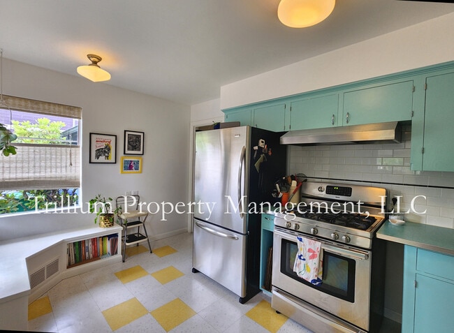 Building Photo - 5935 N Concord Ave