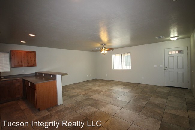 Building Photo - 720 E Lester St