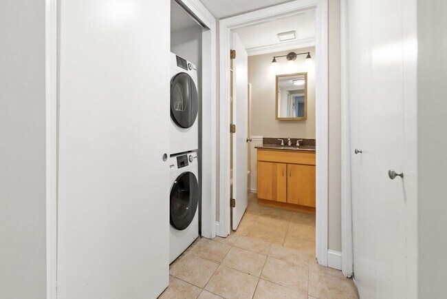 Building Photo - 15 Bower Rd