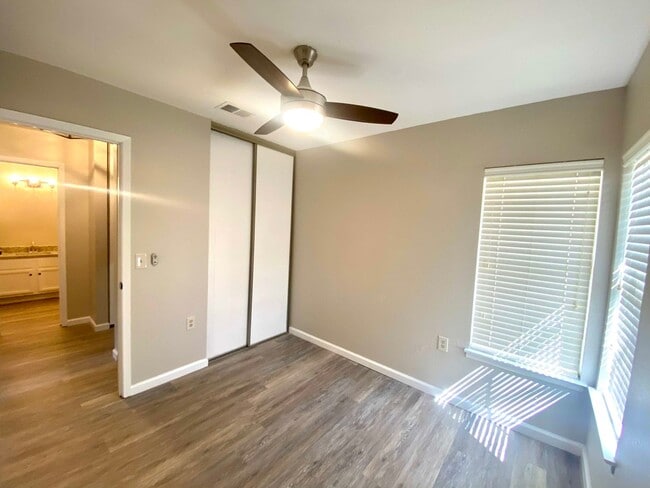 Building Photo - Remodeled 3 Bedroom 2 Bath  with cute back...