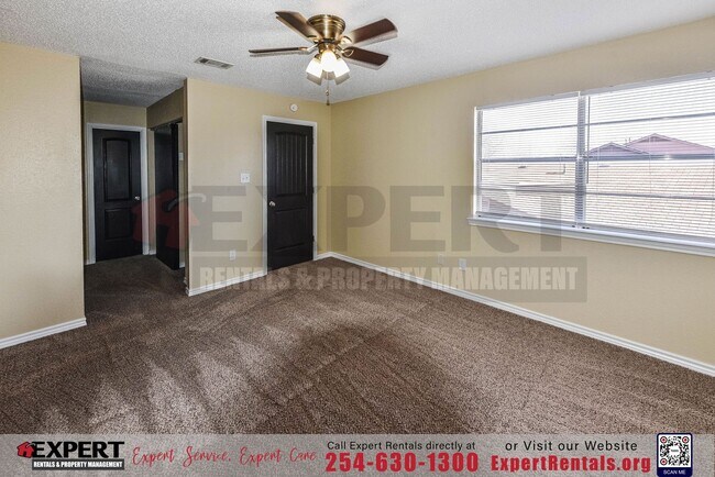 Building Photo - 1233 Royal Crest Dr