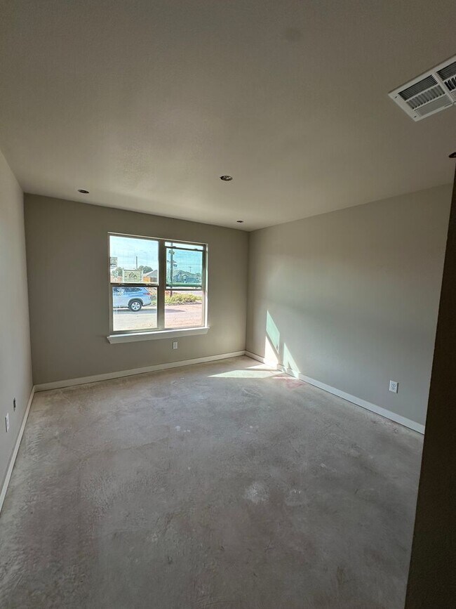 Building Photo - Modern Living Starts Here — Pre-Leasing at Hampton Hills!