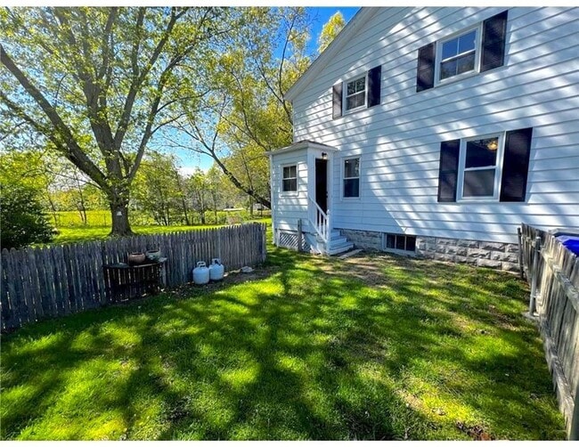 Building Photo - 348 Market St