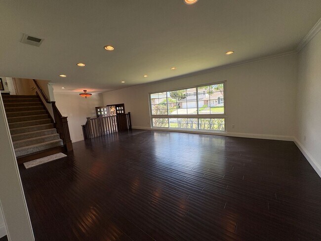 Building Photo - Spacious House - 2 stories - 4 Bedrooms + 2.5 Baths & large 2 car garage