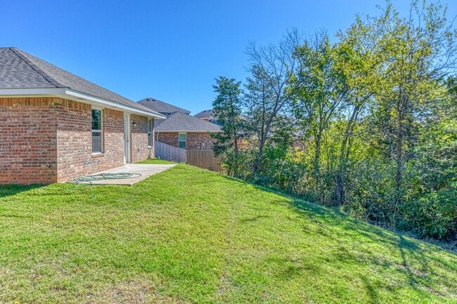 Building Photo - Brand New Construction!  Lawn care included!