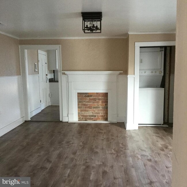 Building Photo - 206 W King St