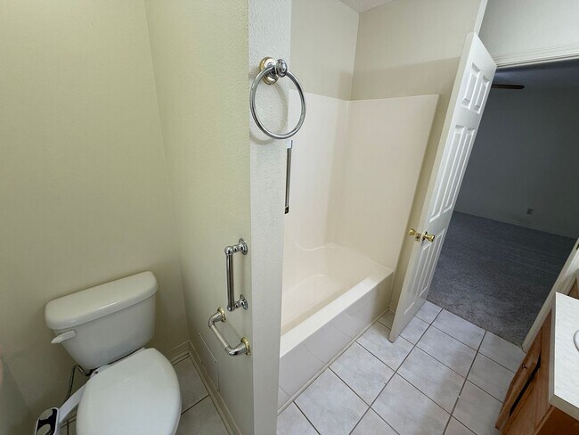 Building Photo - Pensacola - East Hill - 4 bedrooms, 3 bathroom - Mother in Law suite