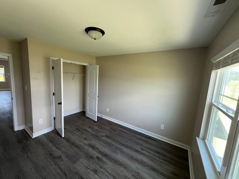 Building Photo - 208 Breakwater Dr