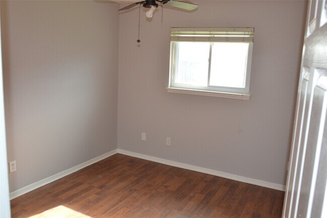 Building Photo - 22527 Market Square Ln