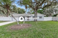 Building Photo - 3 Bedroom Pet-Friendly Home in Sarasota, FL with Main Street Renewal