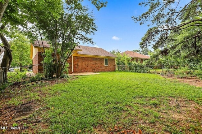 Building Photo - 757 Sandy Ln