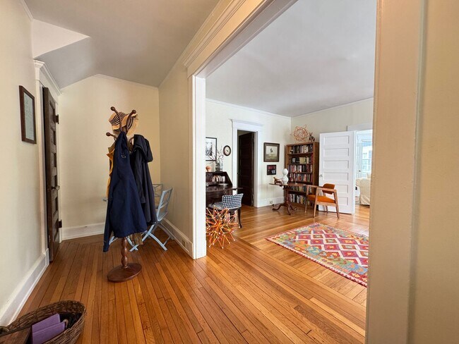 Building Photo - Spacious 2-Bedroom, 2-Bath in East Rock – Newly Renovated!