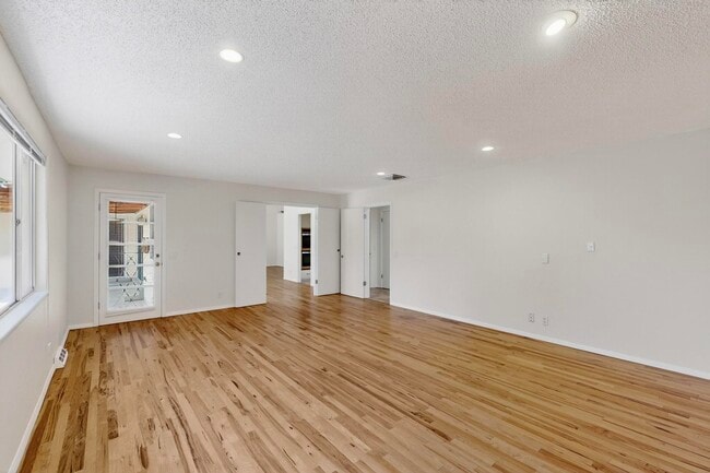 Building Photo - 3208 Texas St NE