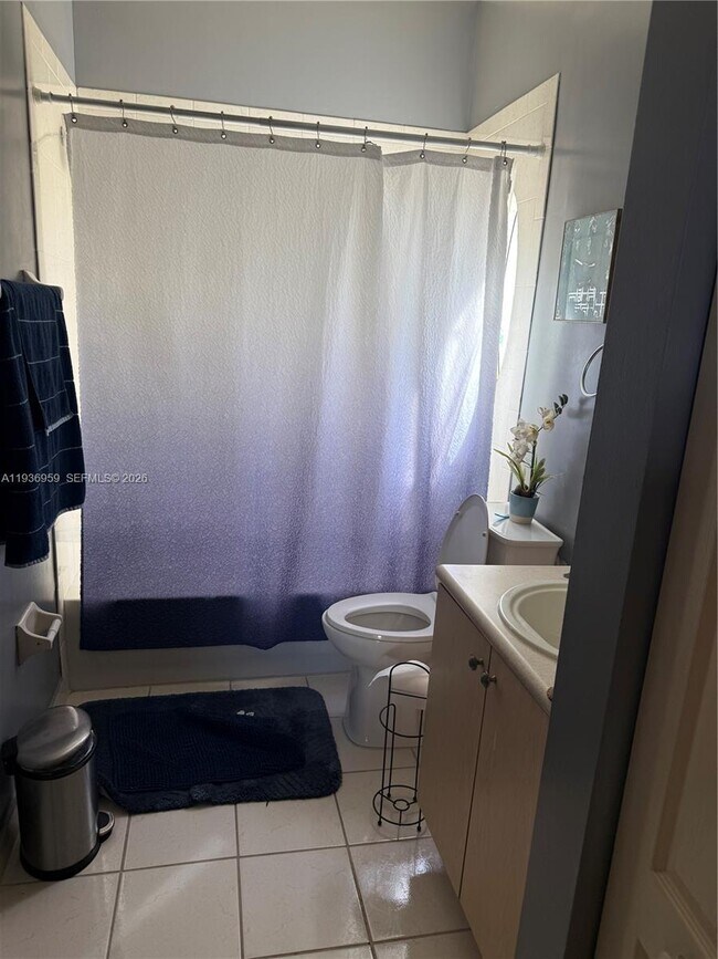 Building Photo - 3951 NE 13th Dr