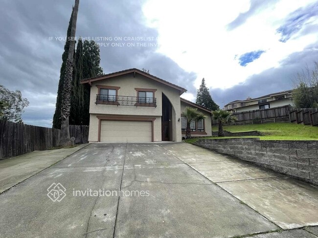 Building Photo - 2810 Iris Ct