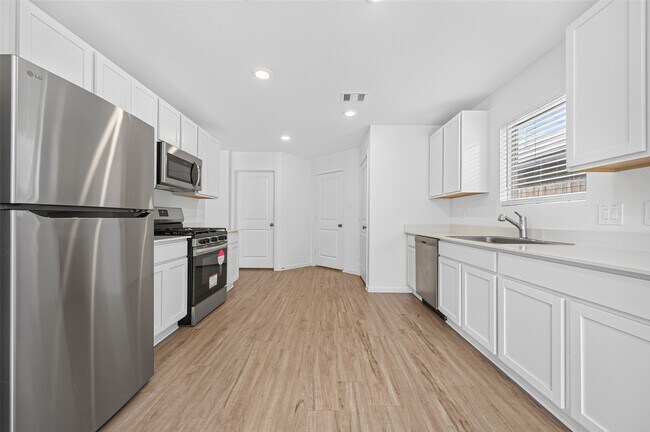 Building Photo - 17938 Becker Lndg Dr