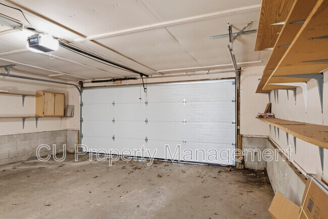 Building Photo - 1903 Sumac Dr