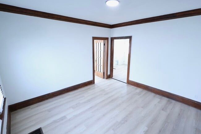 Building Photo - 295 Noble Ave