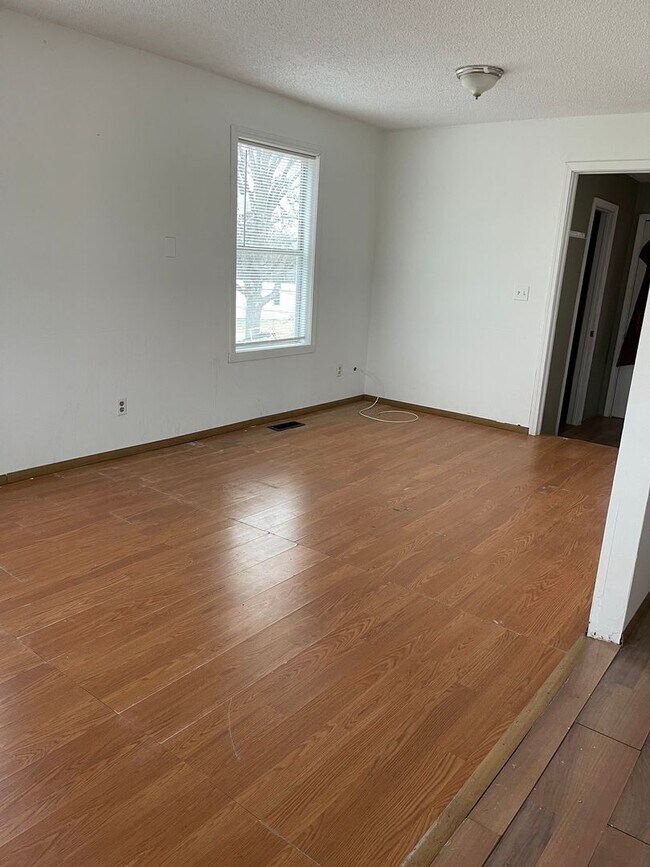 Building Photo - 2 Bed 1 bath - Cassville MO