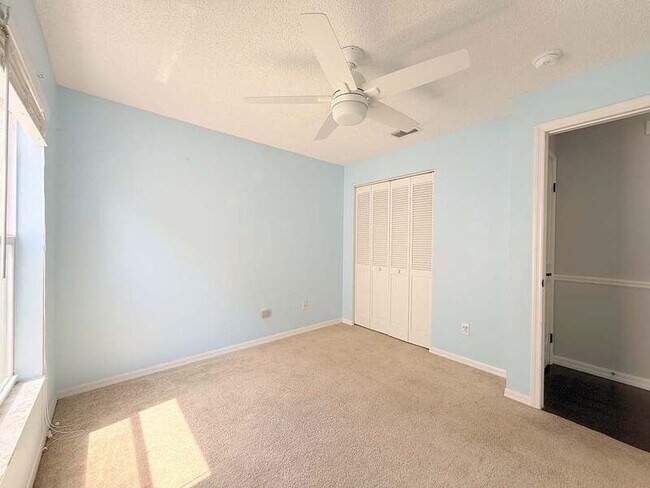 Building Photo - 1118 Hardwood Dr