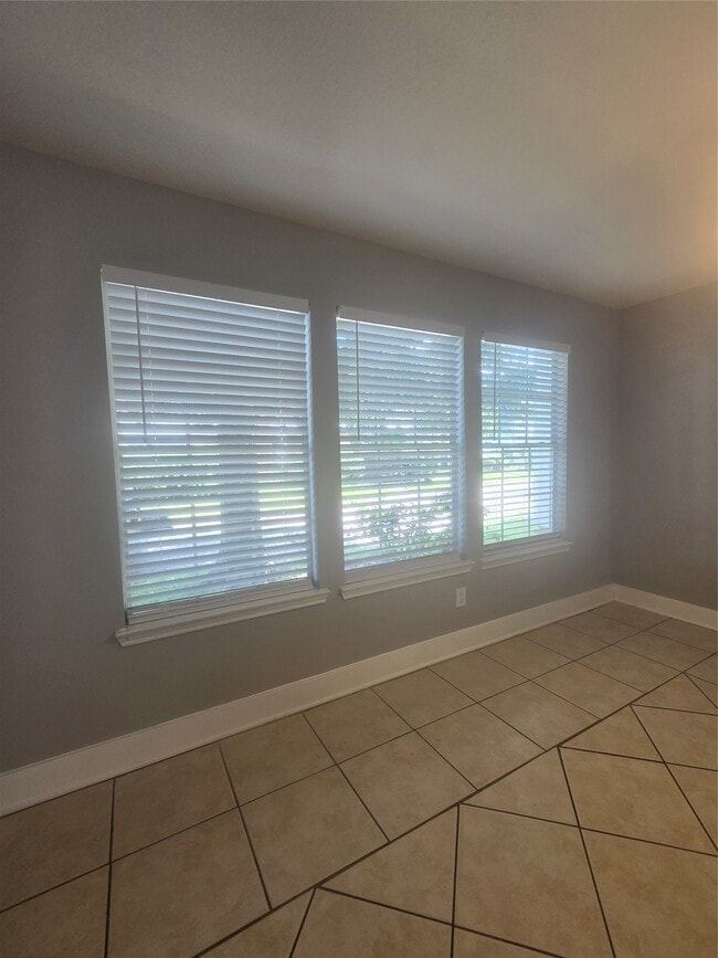 Building Photo - 15850 E Park Ct