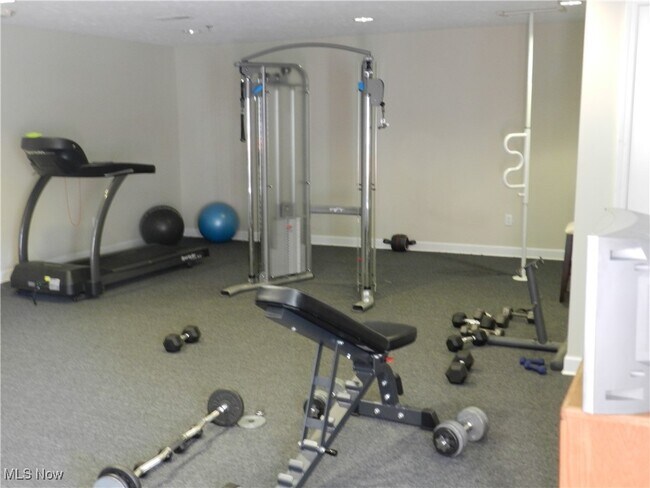 Building Photo - 2885 Pease Dr