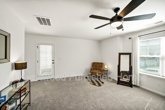 Building Photo - 924 Windchase Wy