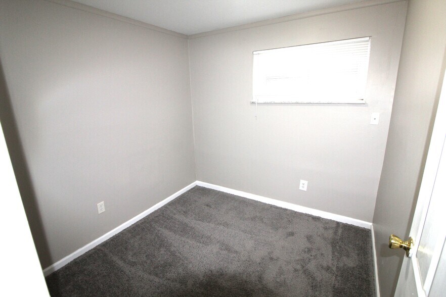 Building Photo - 5071 Albany Dr