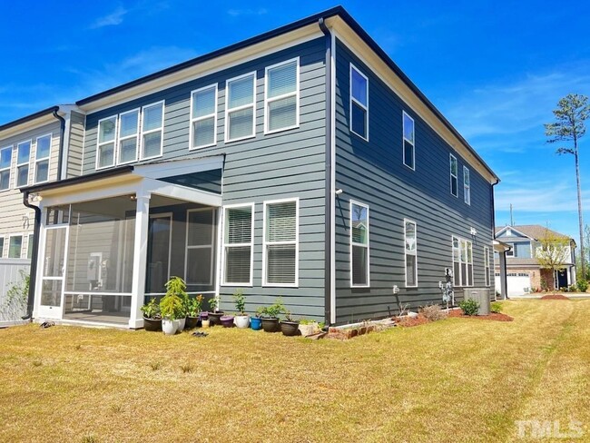 Building Photo - End Unit Luxary Townhome for Rent Apex