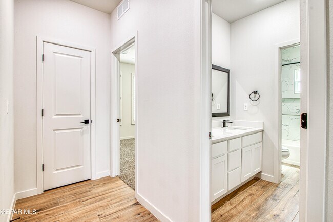 Building Photo - 805 Mormon Tea Dr