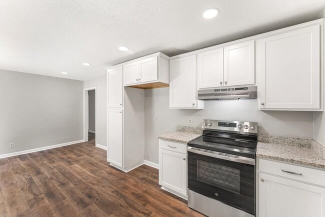 Building Photo - 7308 Meadowbrook Cir