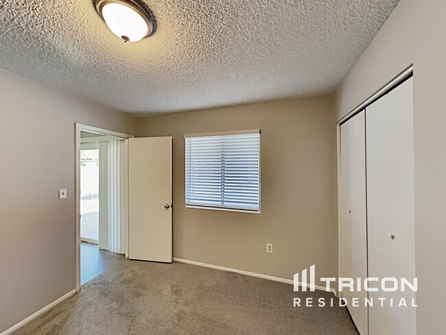 Building Photo - 828 N Pine Ct