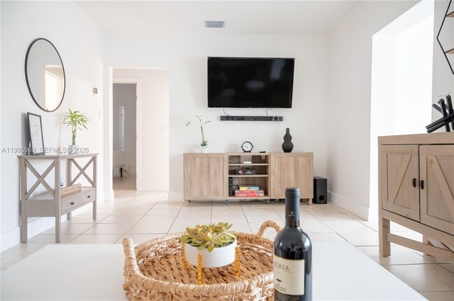 Building Photo - 4821 SW 5th St