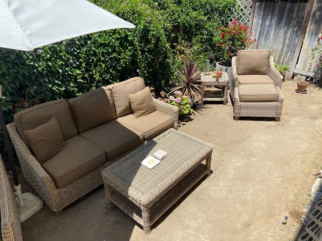 Building Photo - 3 Bed, 2 Bath First Floor Condo in Central...